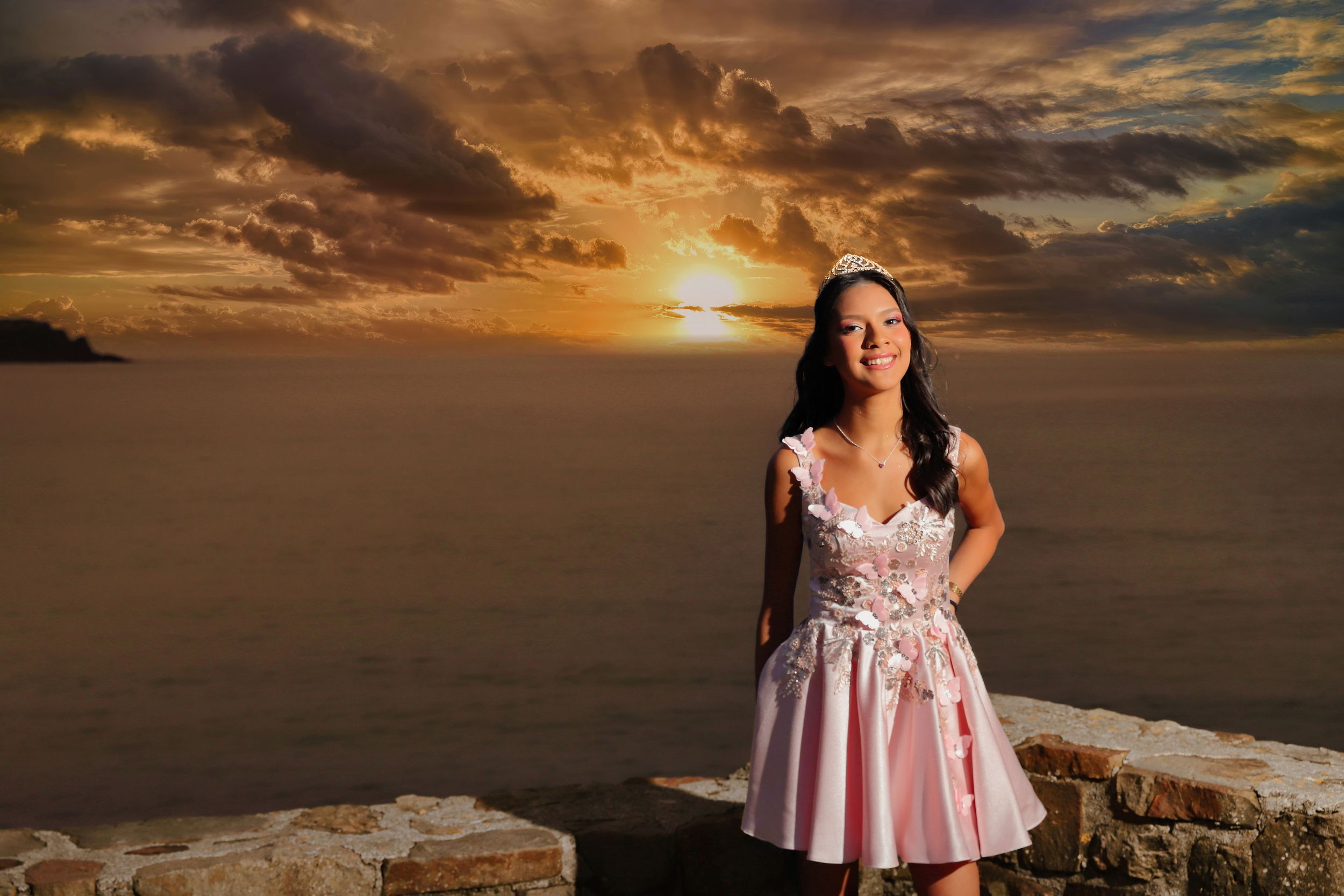 Fotógrafo de quincería en País Vasco, retrato de chica en cumpleaños en el fonde de oceano, reportaje fotografía de celebración en Vitoria