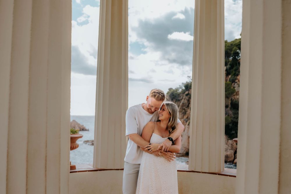 Natural couples photoshoot Barcelona adventure to Costa Brava.