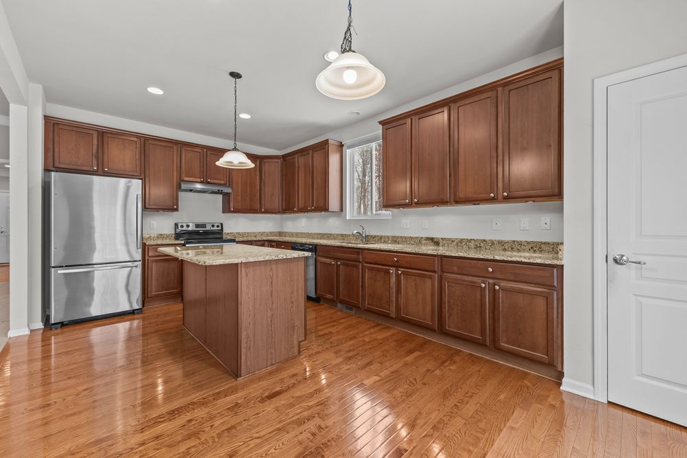 Professional real estate photography of a Kitchen in Macomb, Michigan