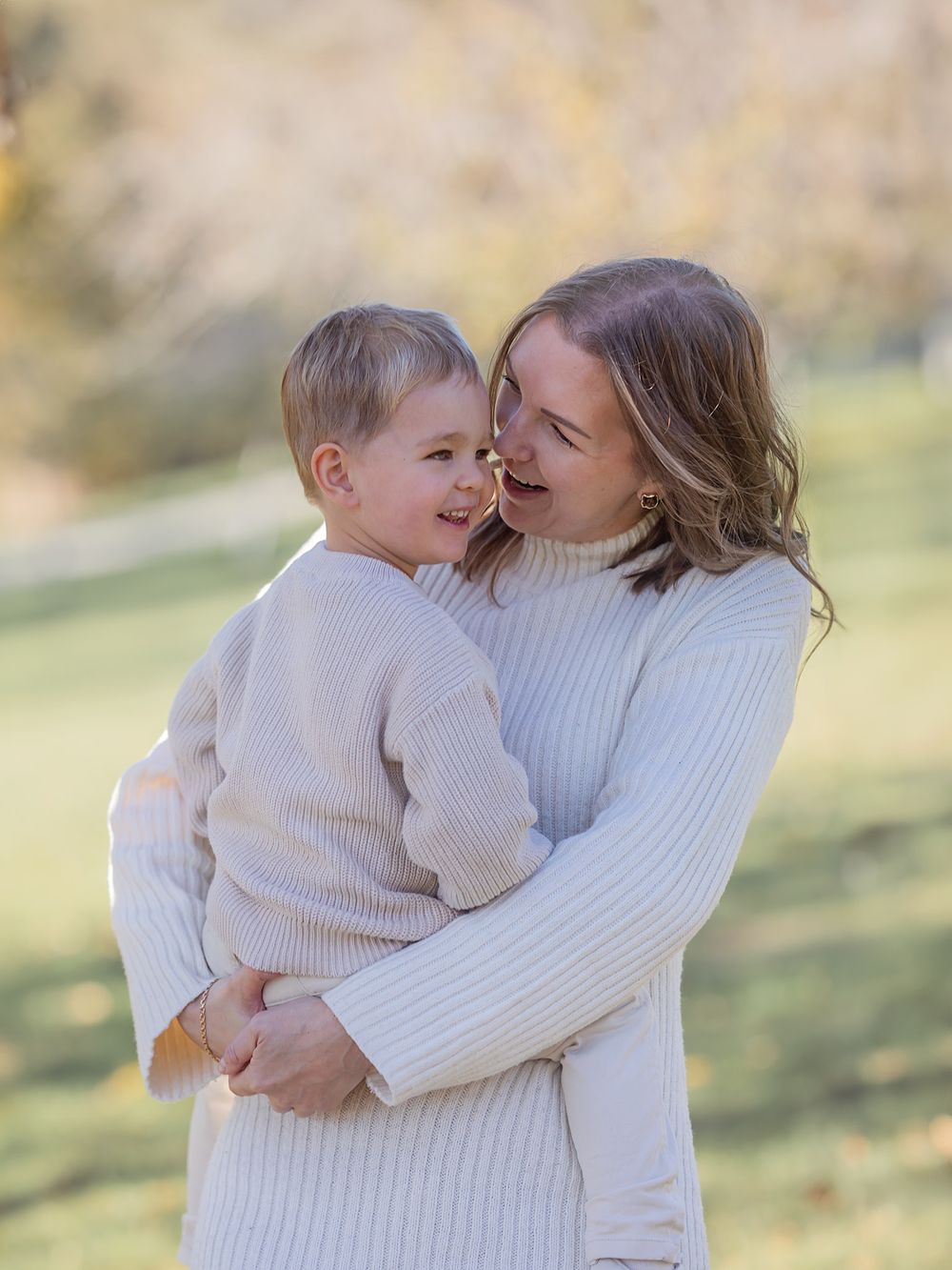 Familjefotografering, familjefotografering i Västerås, fotografering i naturen, Memoriesbym.se, fotograf västerås, naturliga familjebilder