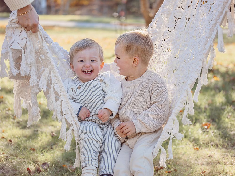 Barnfotografering, familjefotografering i Västerås, fotografering i naturen, Memoriesbym.se, fotograf västerås, naturliga familjebilder