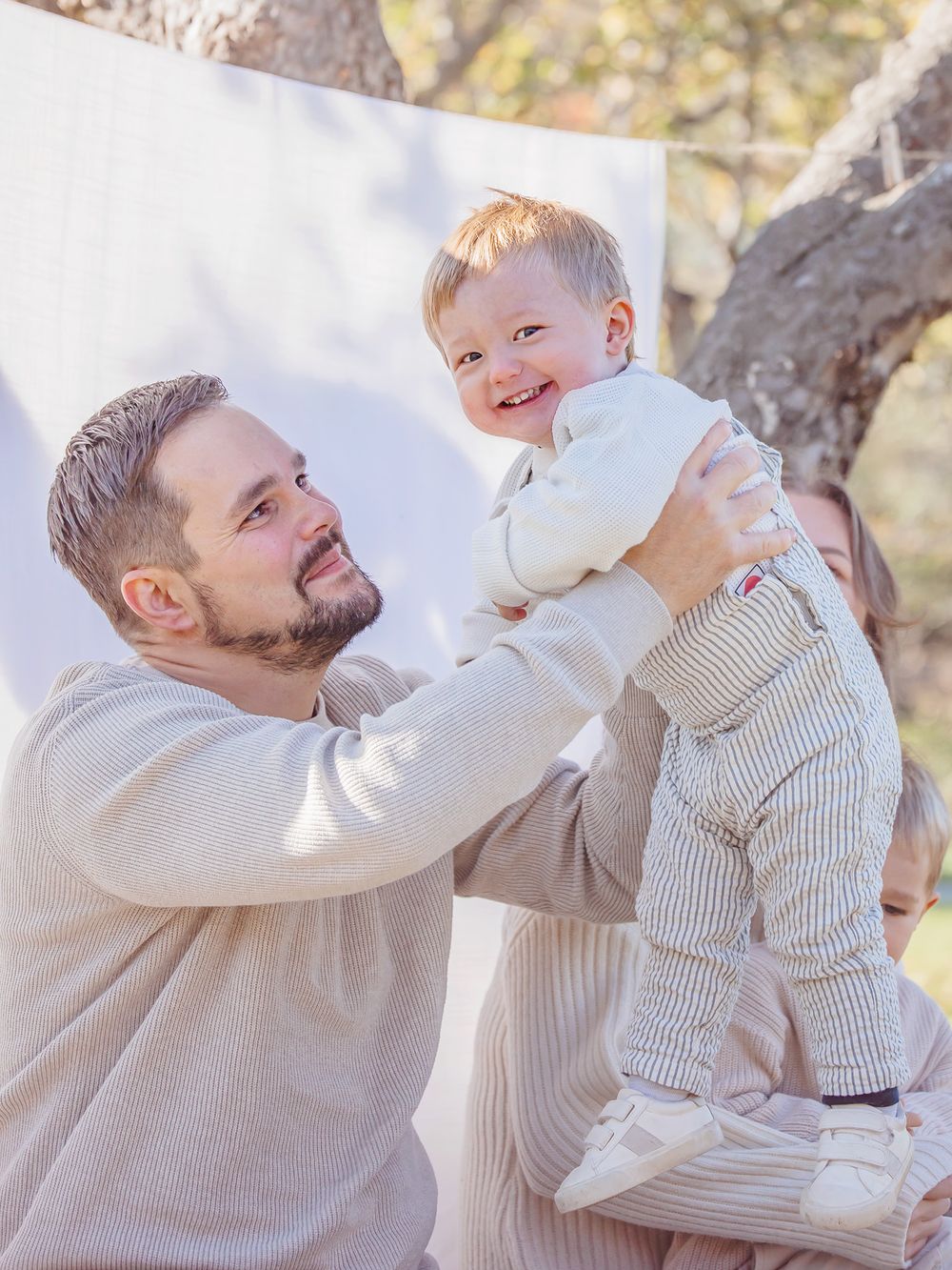Familjefotografering, familjefotografering i Västerås, fotografering i naturen, Memoriesbym.se, fotograf västerås, naturliga familjebilder