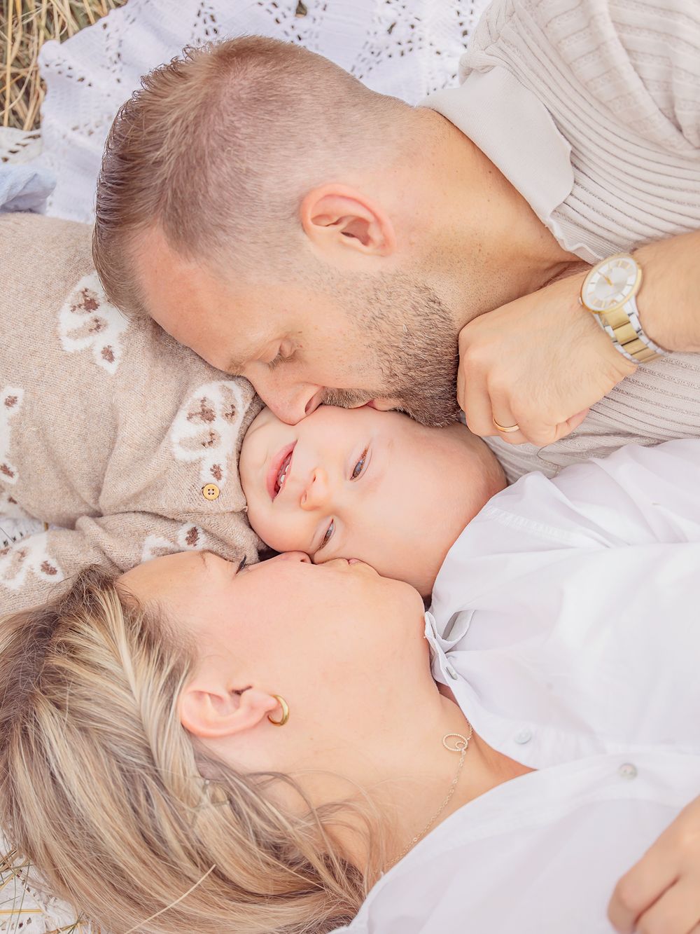 Familjefotografering, familjefotografering i Västerås, fotografering i naturen, Memoriesbym.se, fotograf västerås, naturliga familjebilder