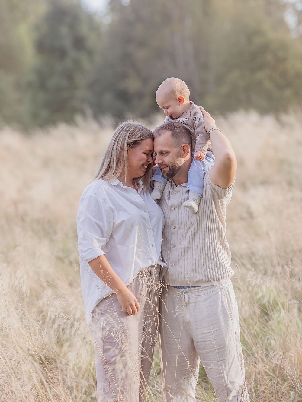 Familjefotografering, familjefotografering i Västerås, fotografering i naturen, Memoriesbym.se, fotograf västerås, naturliga familjebilder