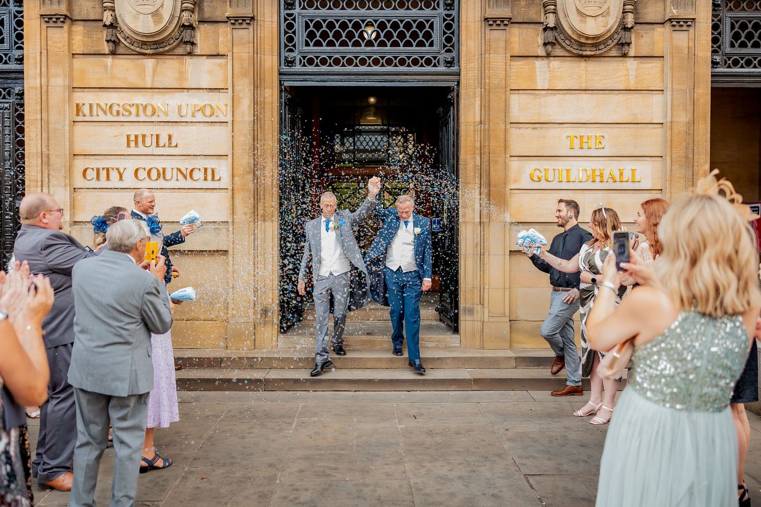 Natural wedding photography photographed unobtrusively.