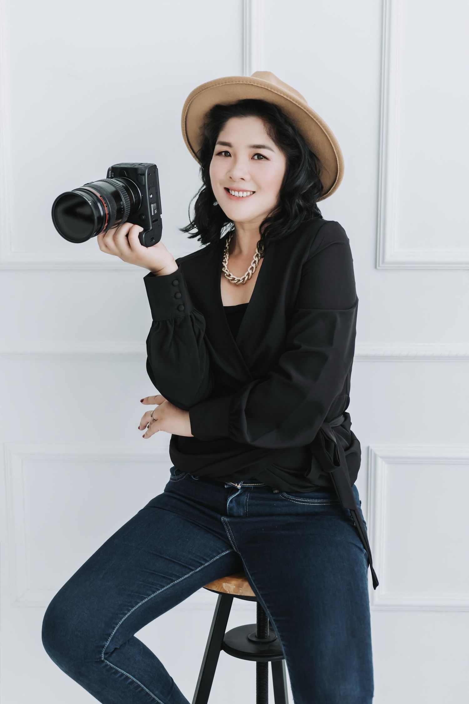Porträt von Wanying, deutsch-chinesische Hochzeitsfotografin aus Jülich in NRW.