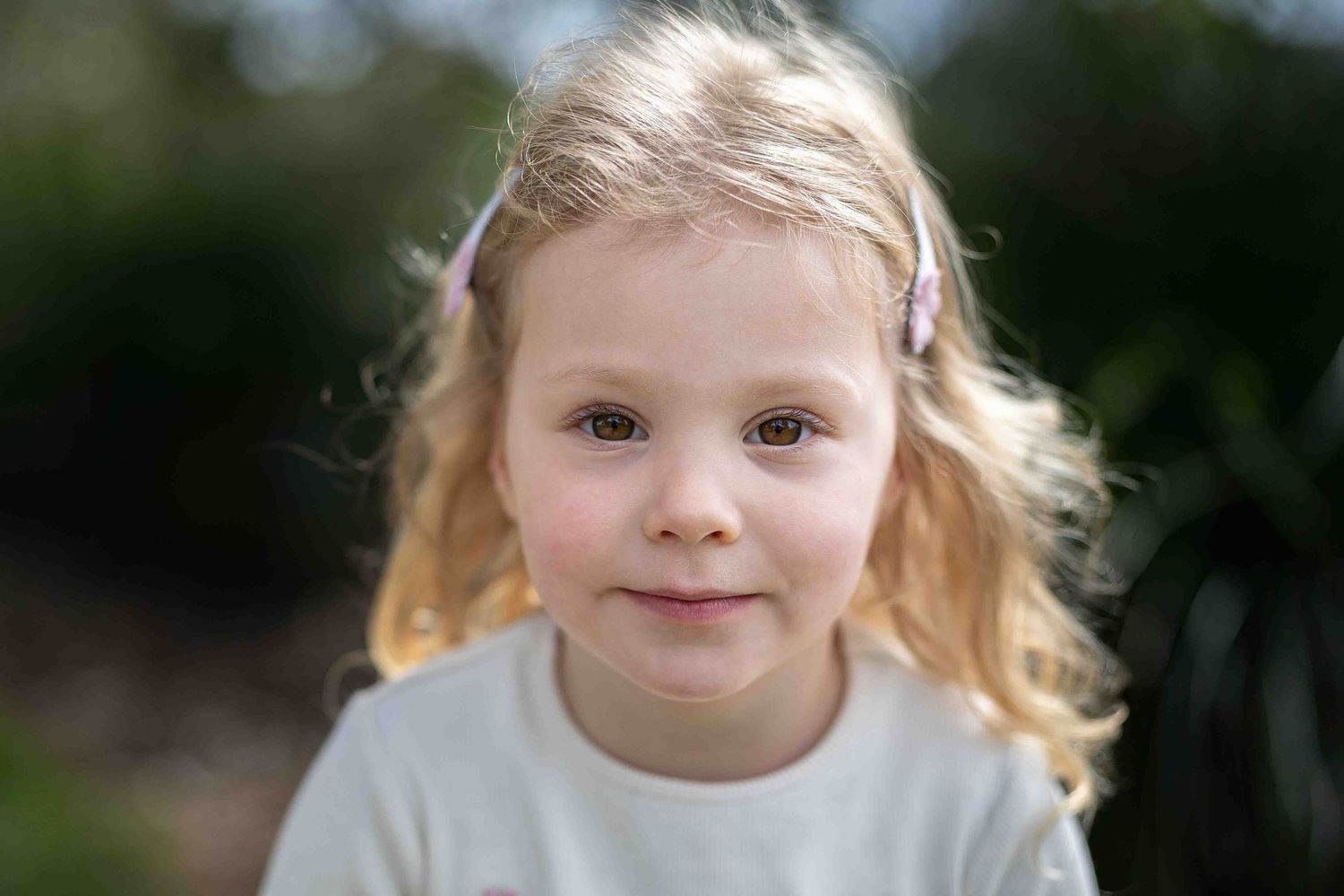 Artistic timeless portrait of a child in beautiful soft flattering light at an outdoor popup in Perth