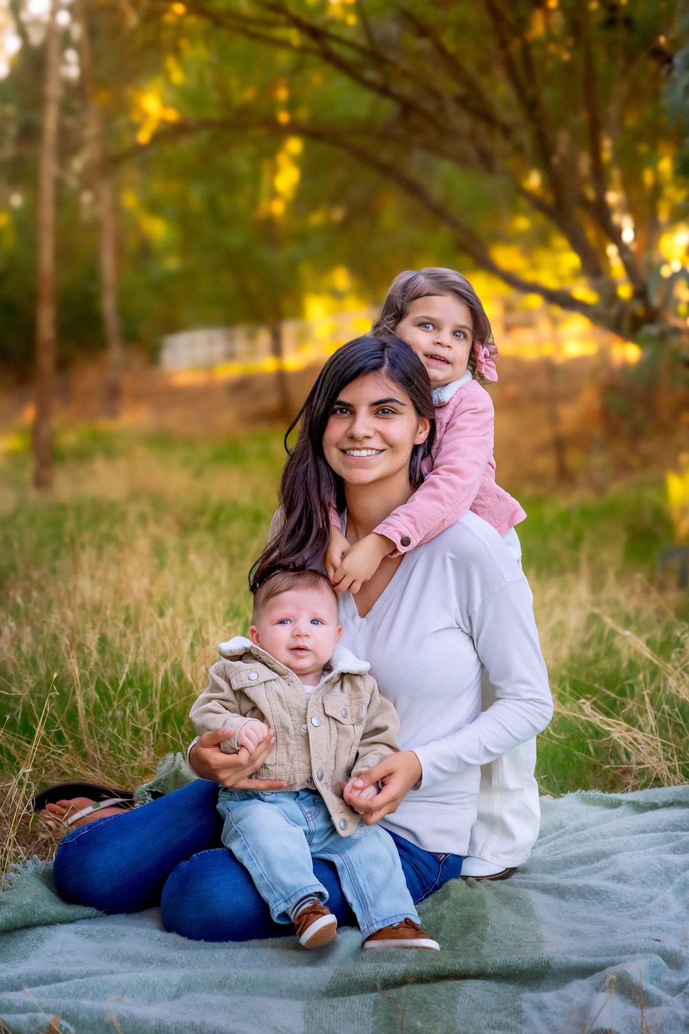Heartwarming family moment captured by Fresno photographer Colibrí Captures during fall season.