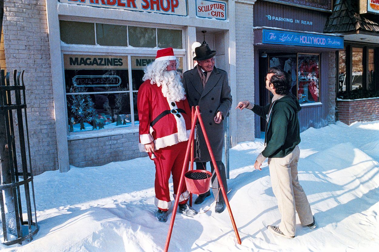 Dave Meyers as Santa Claus in Gremlins