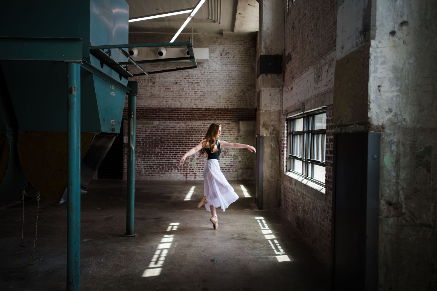 Memphis senior portrait photographer, Lauren Wallis Photography, loves capturing seniors who want to tell story and particularly ballerinas.
