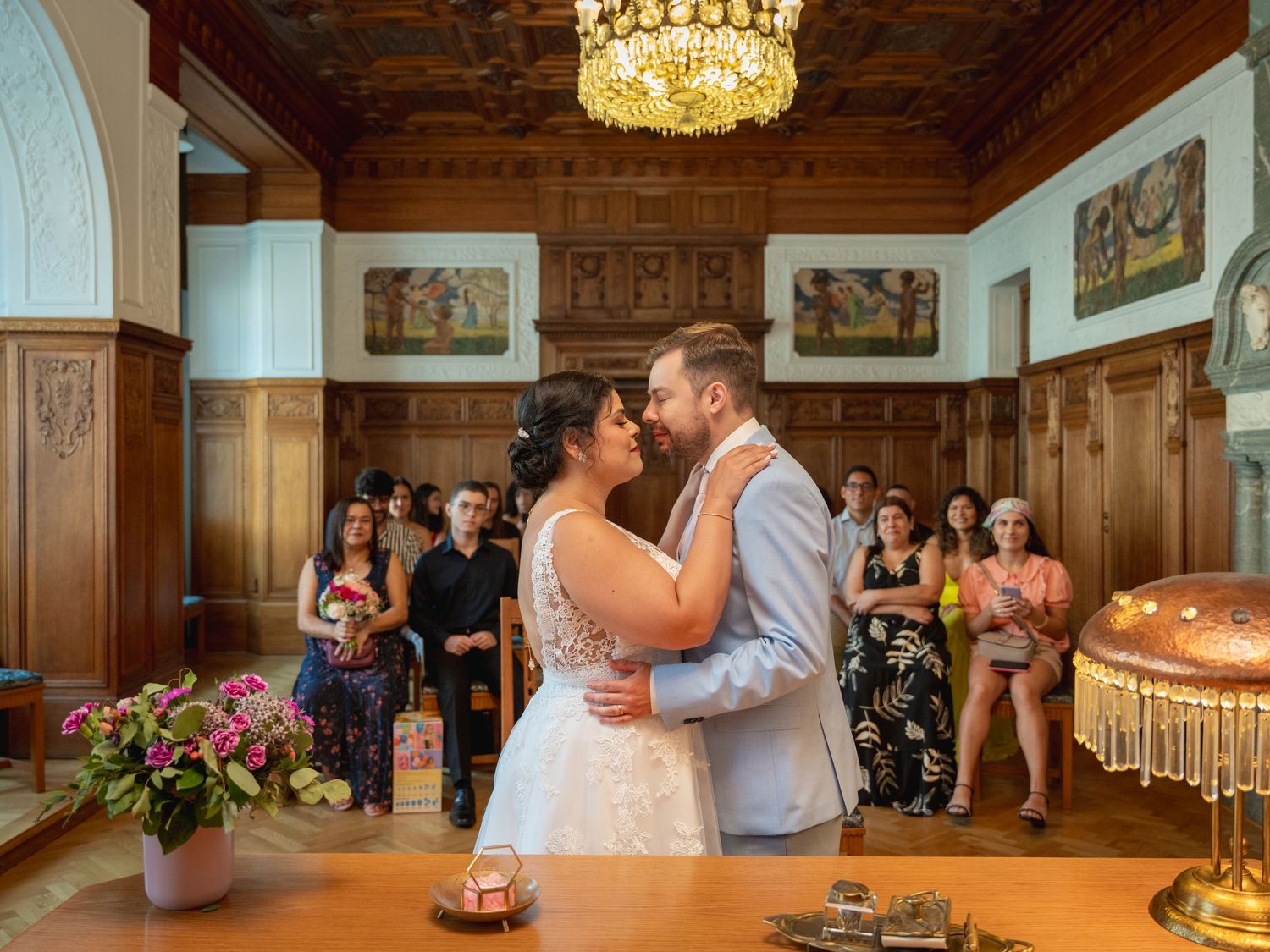 Das Trauzimmer im Standesamt Pankow bietet eine stilvolle und romantische Kulisse für eure standesamtliche Hochzeit. Perfekt für emotionale