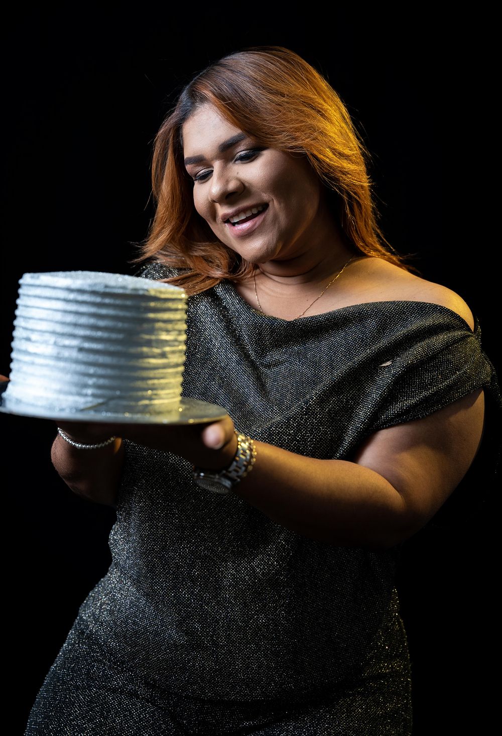 Retrato digital de cumpleaños en Valledupar, sesión creativa con edición profesional.