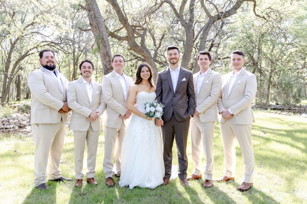 Fredericksburg wedding portraits with editorial style guided posing