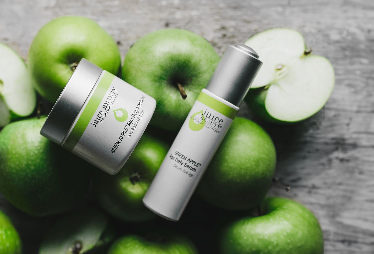 Juice Beauty Green Apple ansiktskräm och serum med gröna äpplen runt om