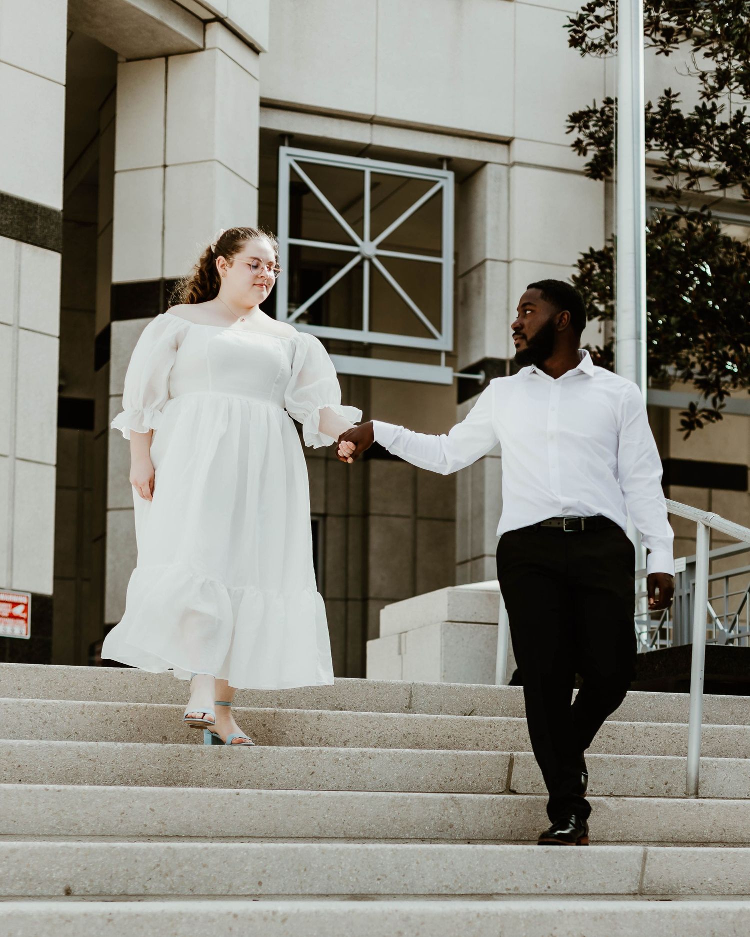 Courthouse wedding elopement photos. how to elope. courthouse elopement. wedding at the courthouse