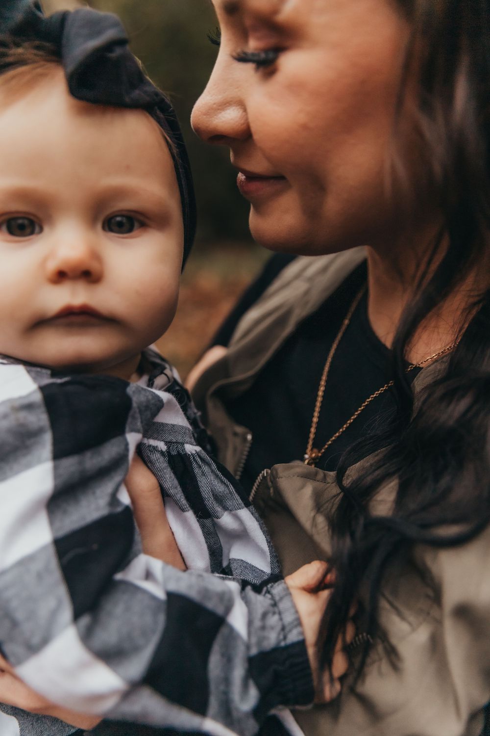 An intimate portrait shows a tender moment between parent and baby. Midwest photographer vigo parke Clay County terre haute