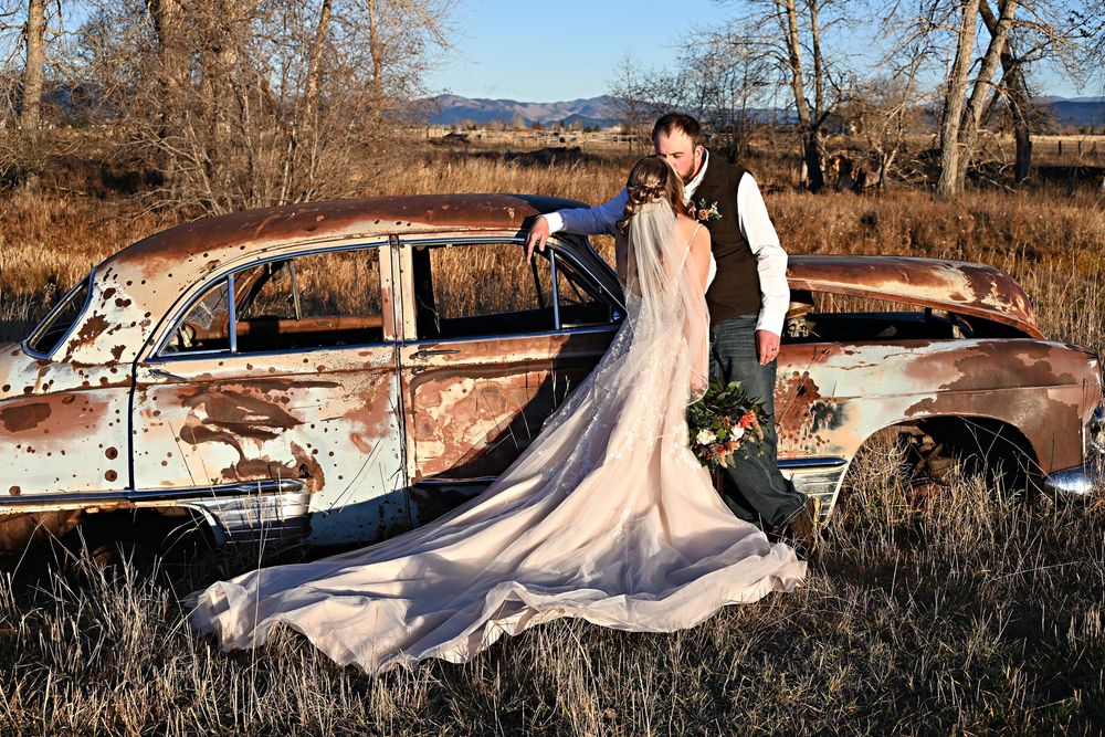 Montana Wedding 
Montana Wedding photography
wedding portraits
Rustic wedding photography