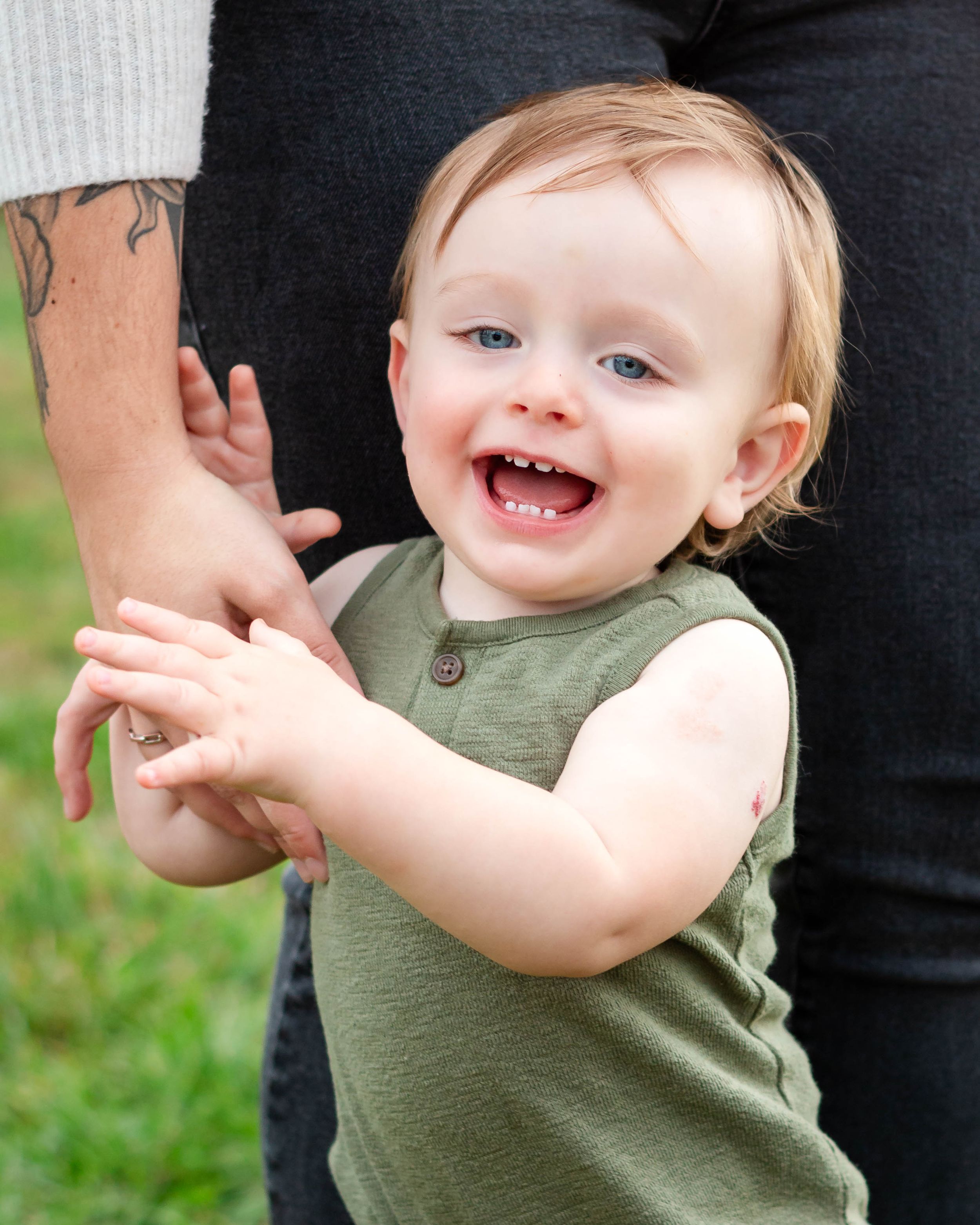 Family photo session in Orlando, Florida – captured by Lucy Knox Photography.