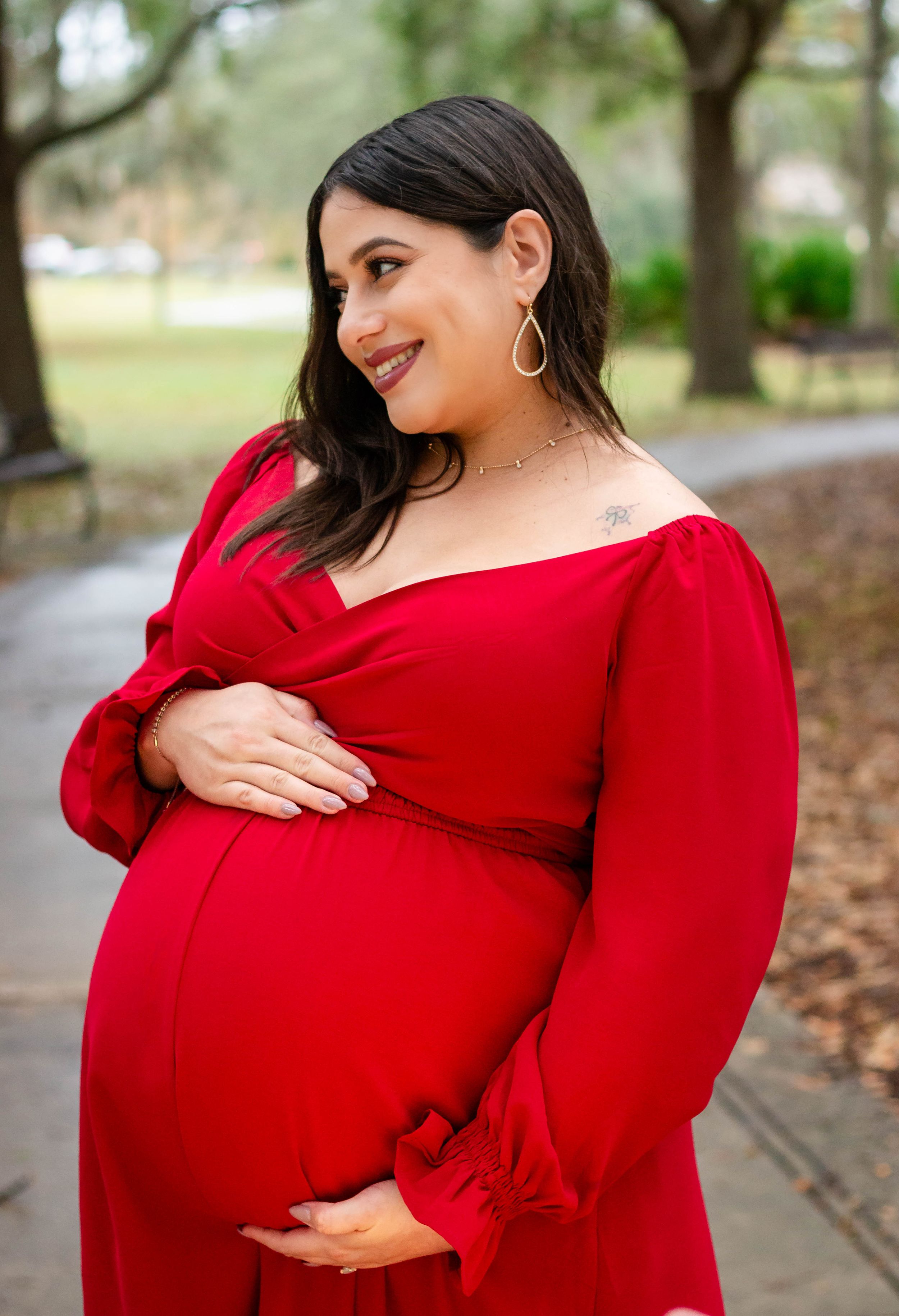 Maternity photo session in Orlando, Florida – captured by Lucy Knox Photography.