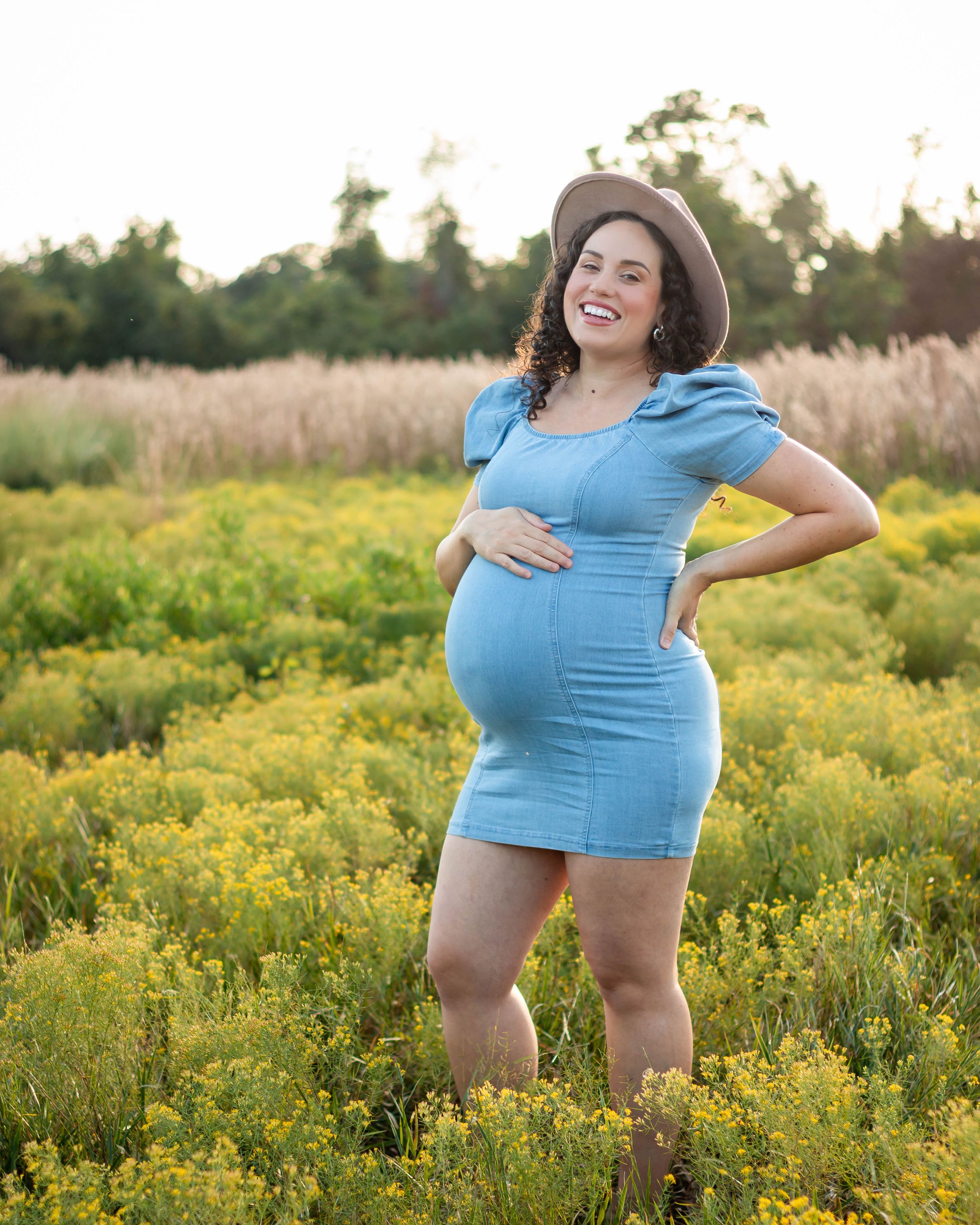 Maternity photo session in Orlando, Florida – captured by Lucy Knox Photography.