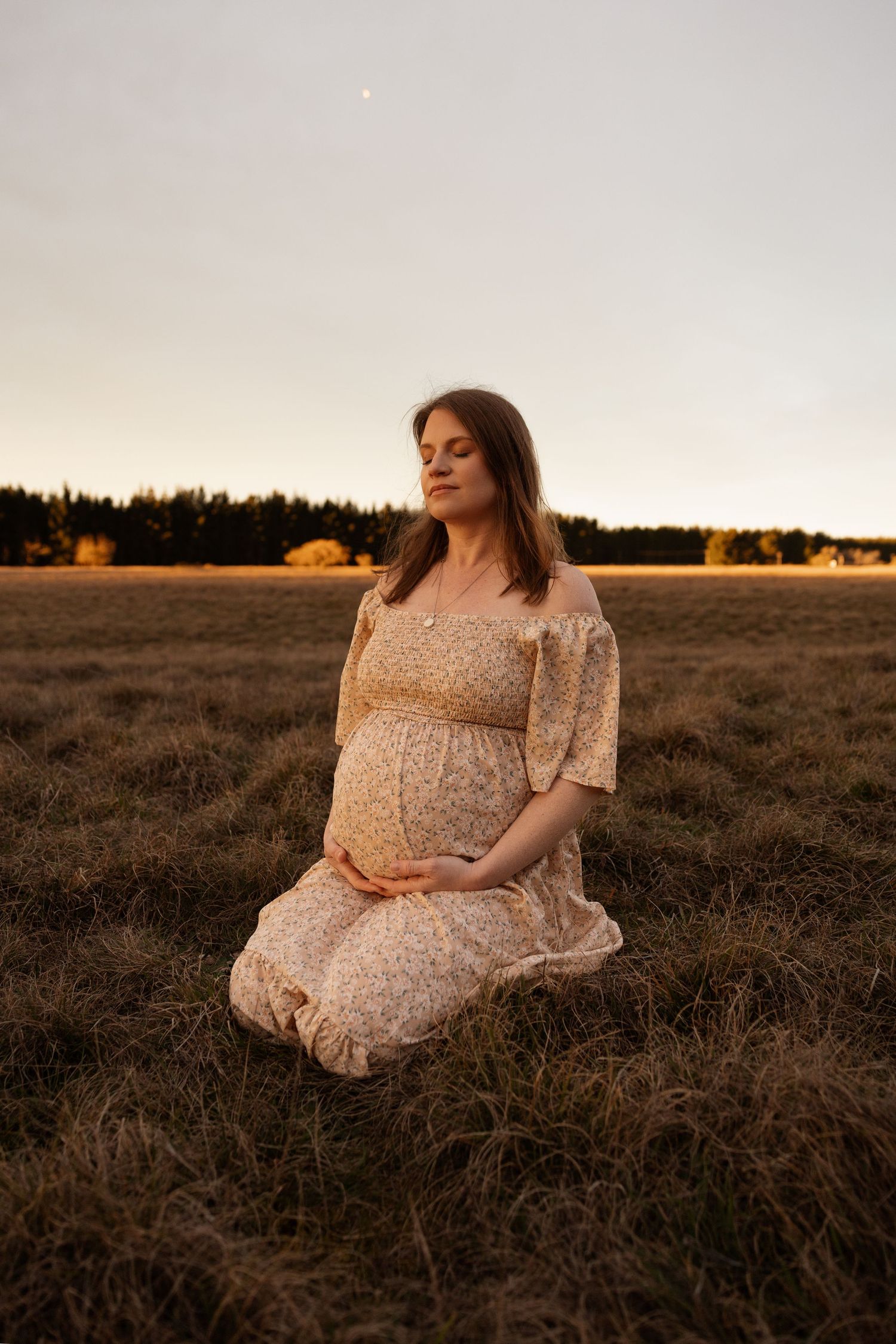 Mum holding bump during maternity session at Mcleans Island