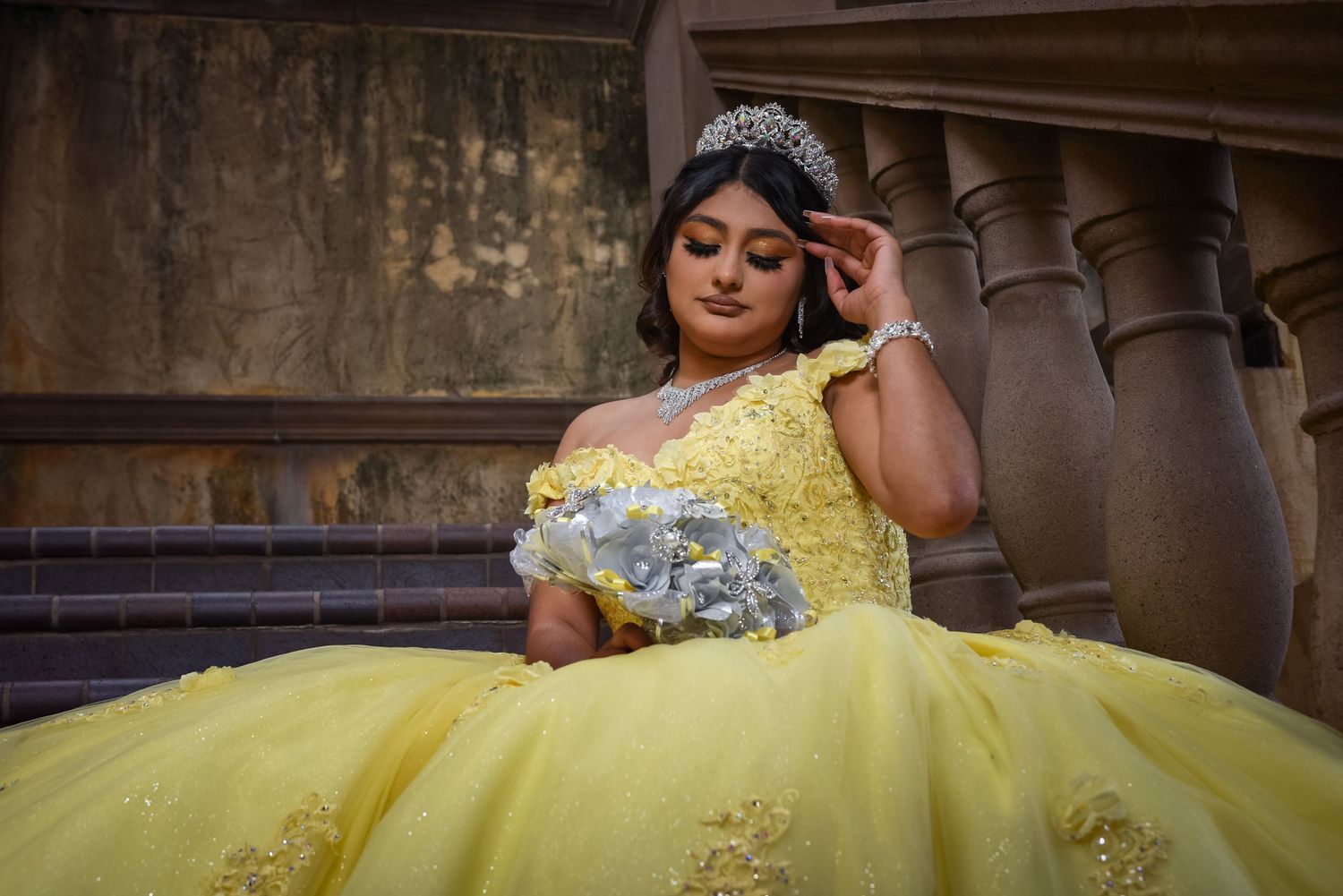 Cancer survivor Dream Quinceañera photographed at Las Colinas Canals with elegant yellow dress by Fotolilly Photography Dallas team.