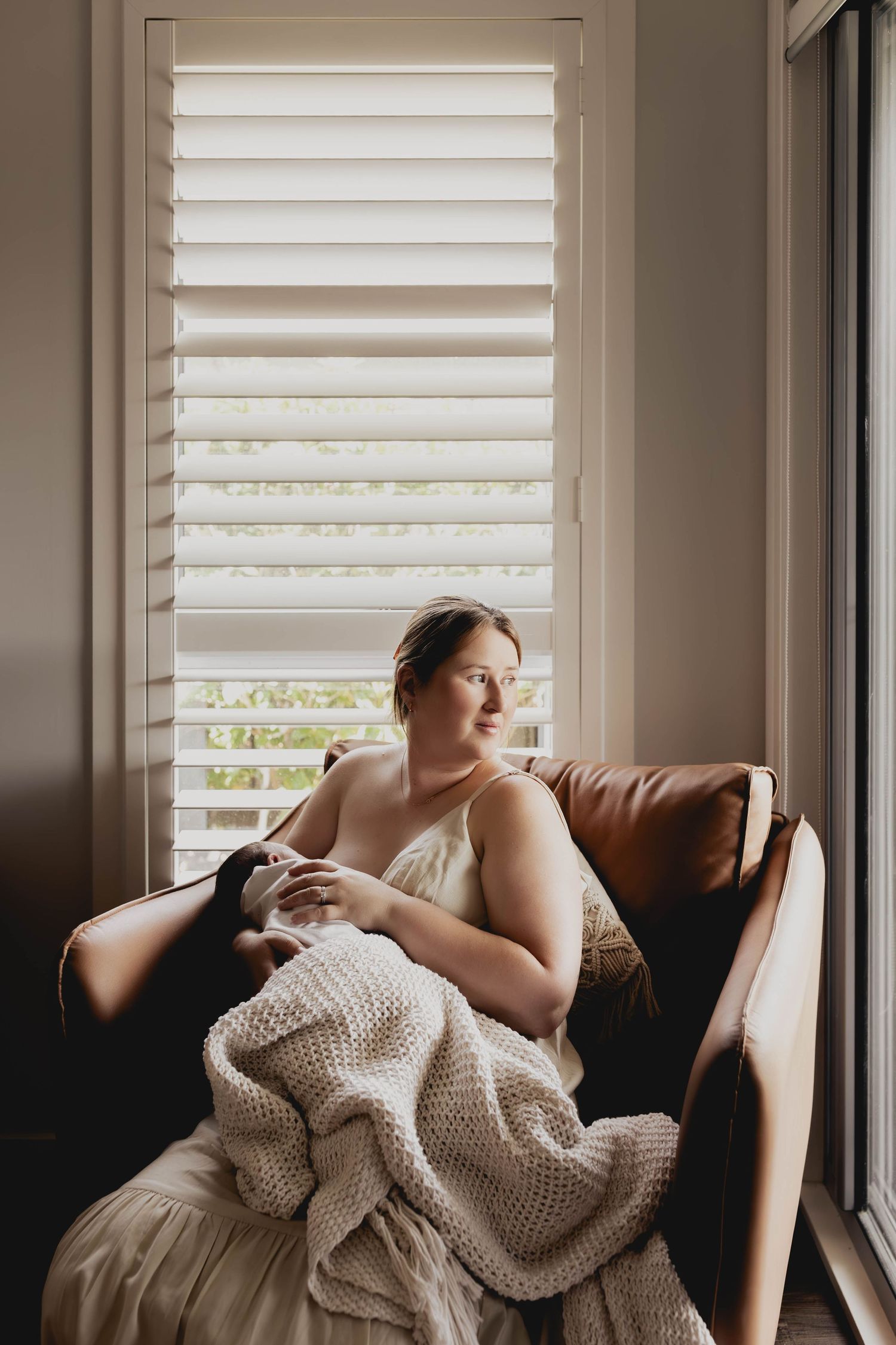 Newborn-motherhood-breastfeeding-portrait-vincentia-jervis-bay