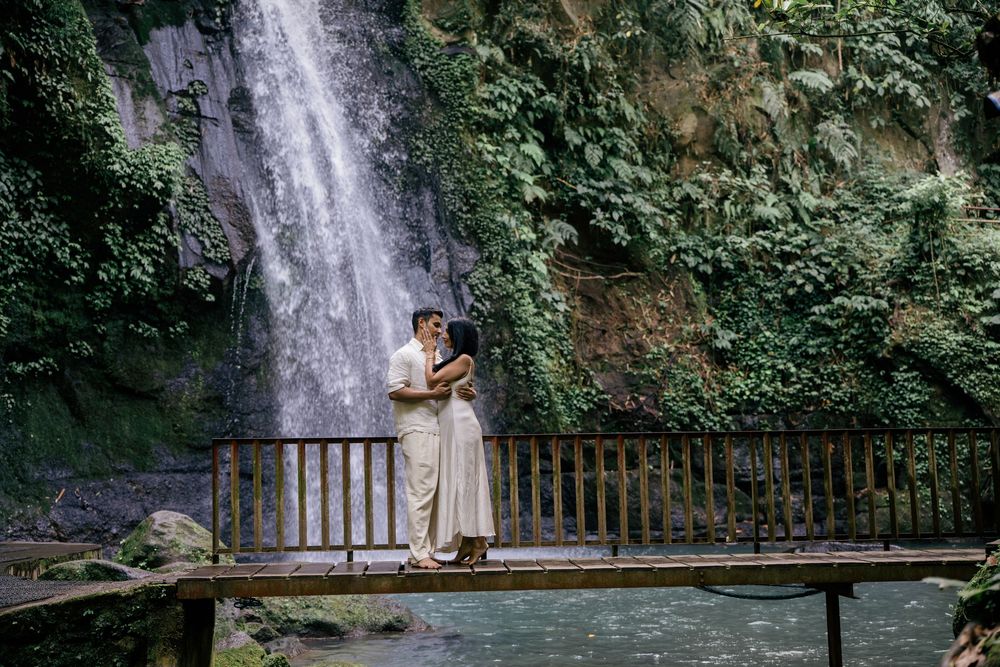 Marriage proposal photography at Ulu Petanu Waterfall