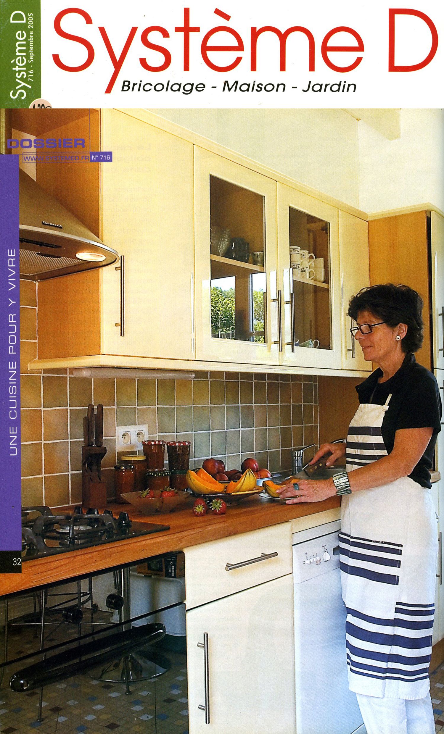 Couverture du magazine Système D présentant un reportage photographique sur l’aménagement d’une cuisine.