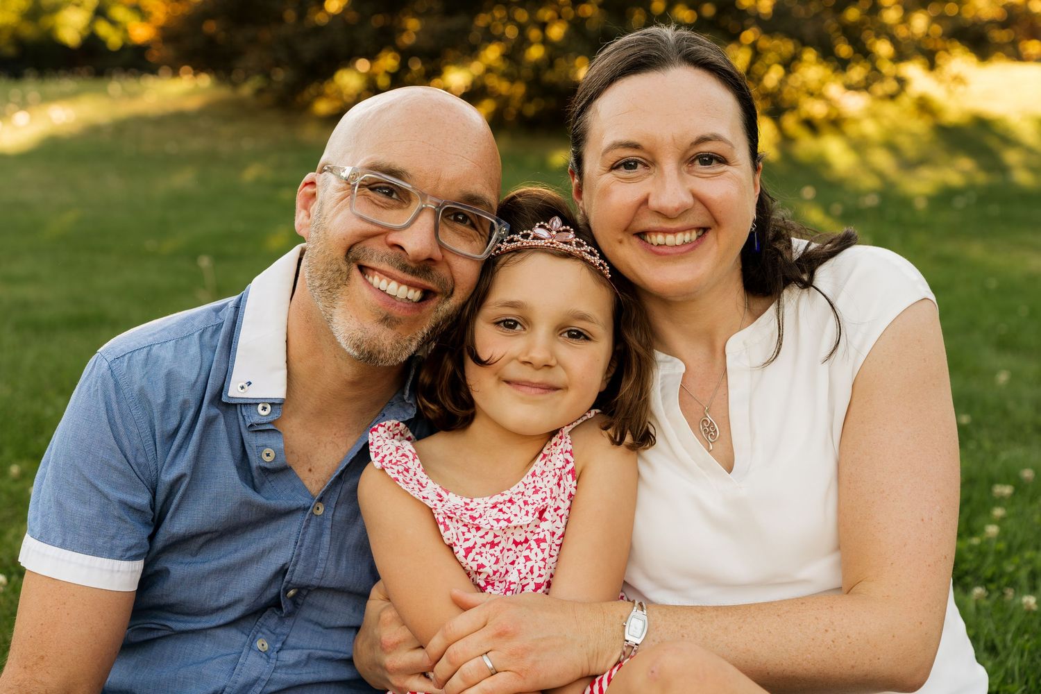 Posed family photography at Lawson Gardens in Pullman WA