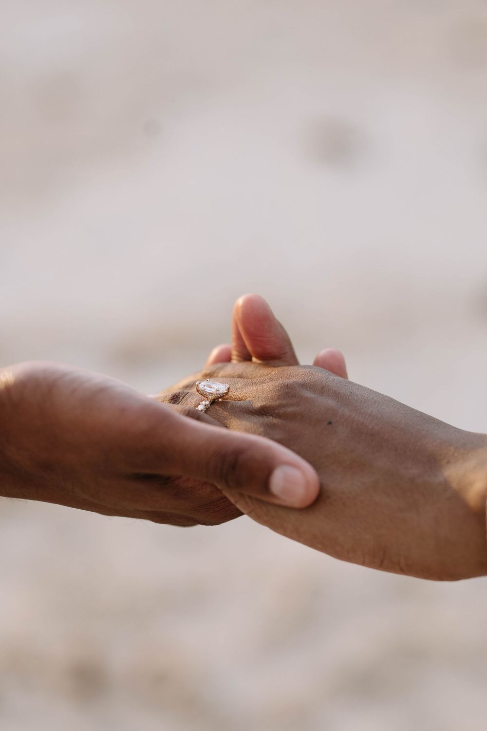 Engagement portraits in Punta Cana blending beach, nature, and candid moments. Fresh, natural images full of warmth and love.