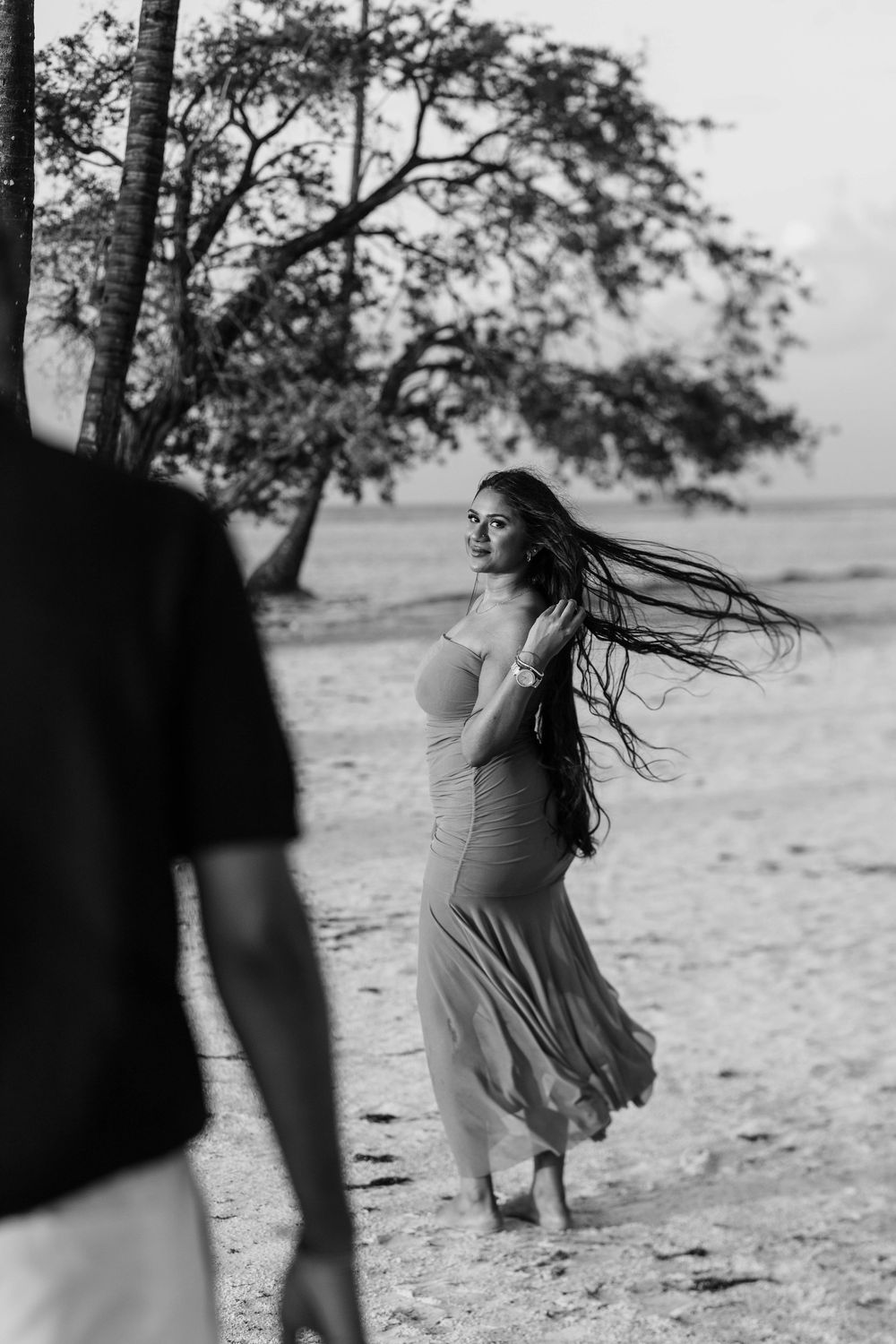 Engagement photos in Punta Cana with beach sunset and soft light. Romantic images capturing your love story in a tropical paradise.