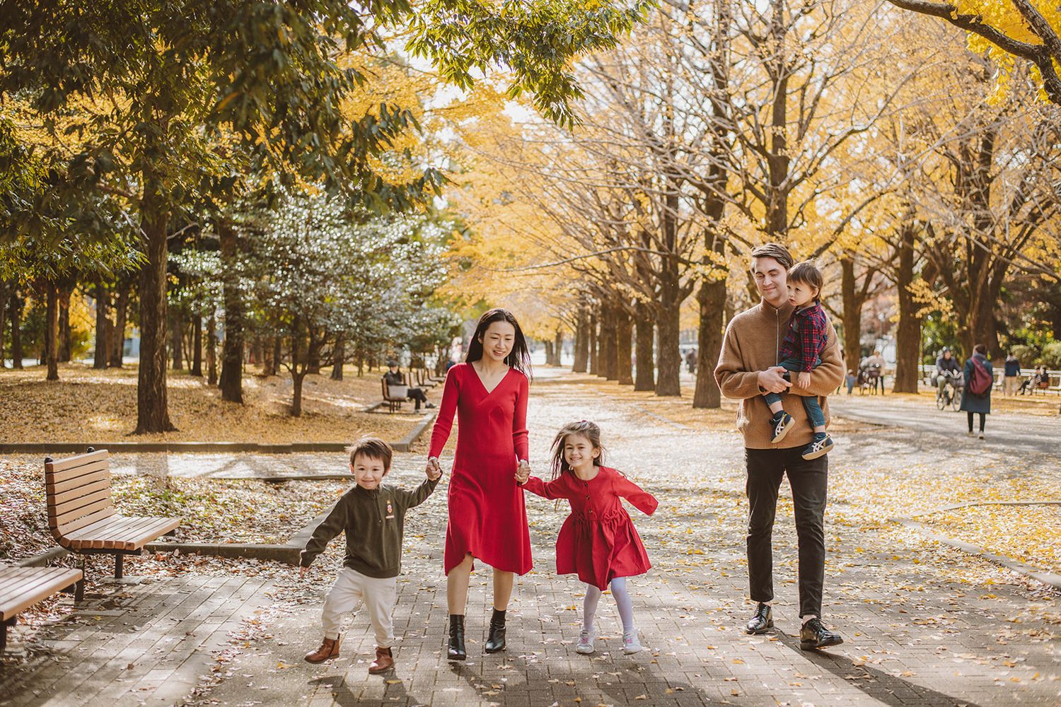 Timeless and elegant vacation family photography in Tokyo by Miki Sakai Photography