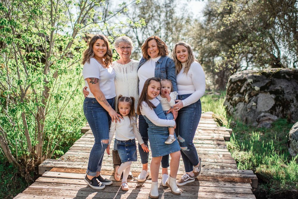 Family Portraits - Amber Edwards Photography - Yosemite & Mariposa Photographer