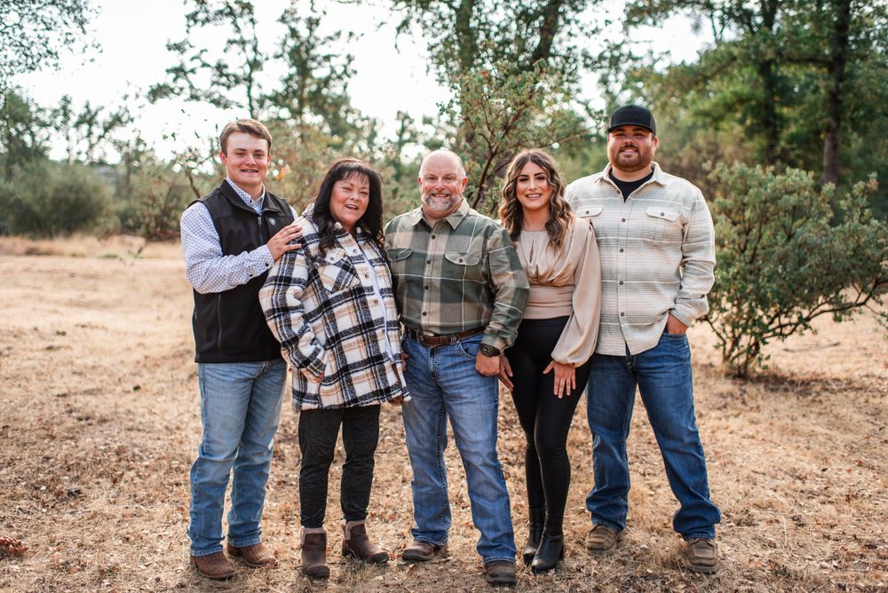 Family Portraits - Amber Edwards Photography - Yosemite & Mariposa Photographer
