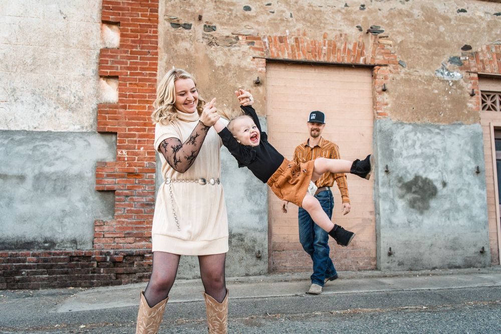 Family Portraits - Amber Edwards Photography - Yosemite & Mariposa Photographer
