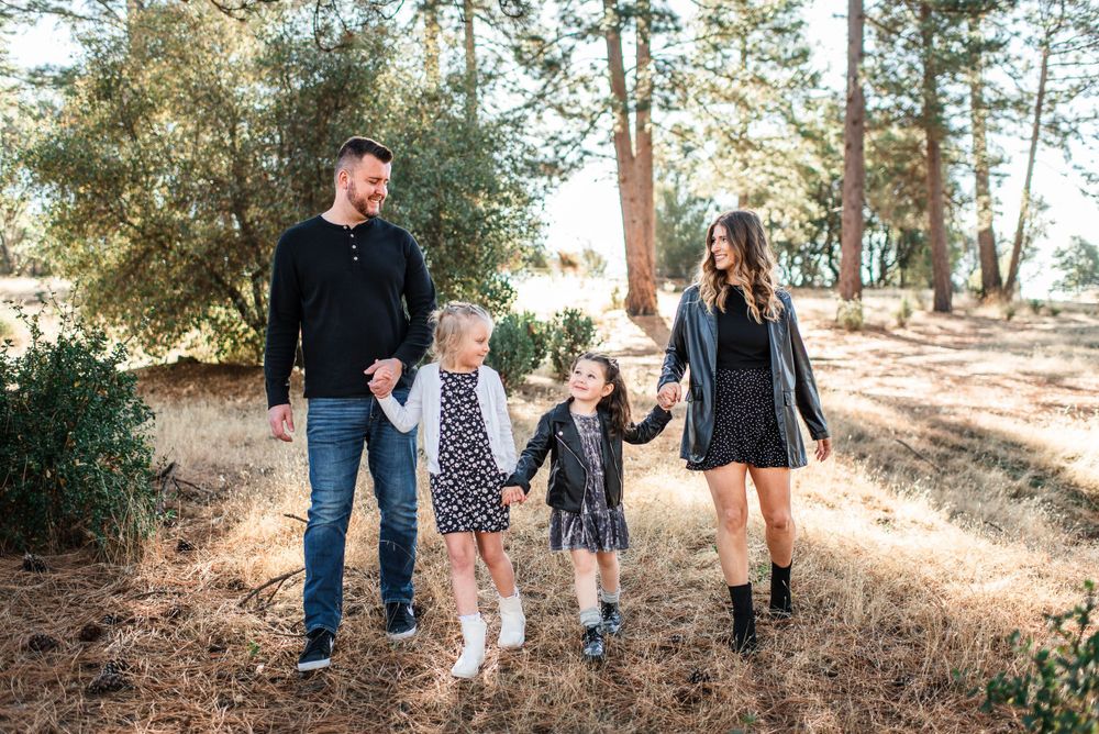 Family Portraits - Amber Edwards Photography - Yosemite & Mariposa Photographer