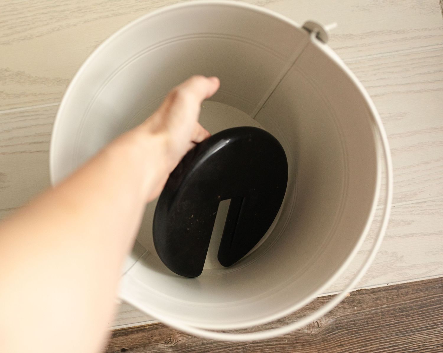Harrisonburg photographer, newborn, family, maternity, baby, counterweight in newborn posing bucket