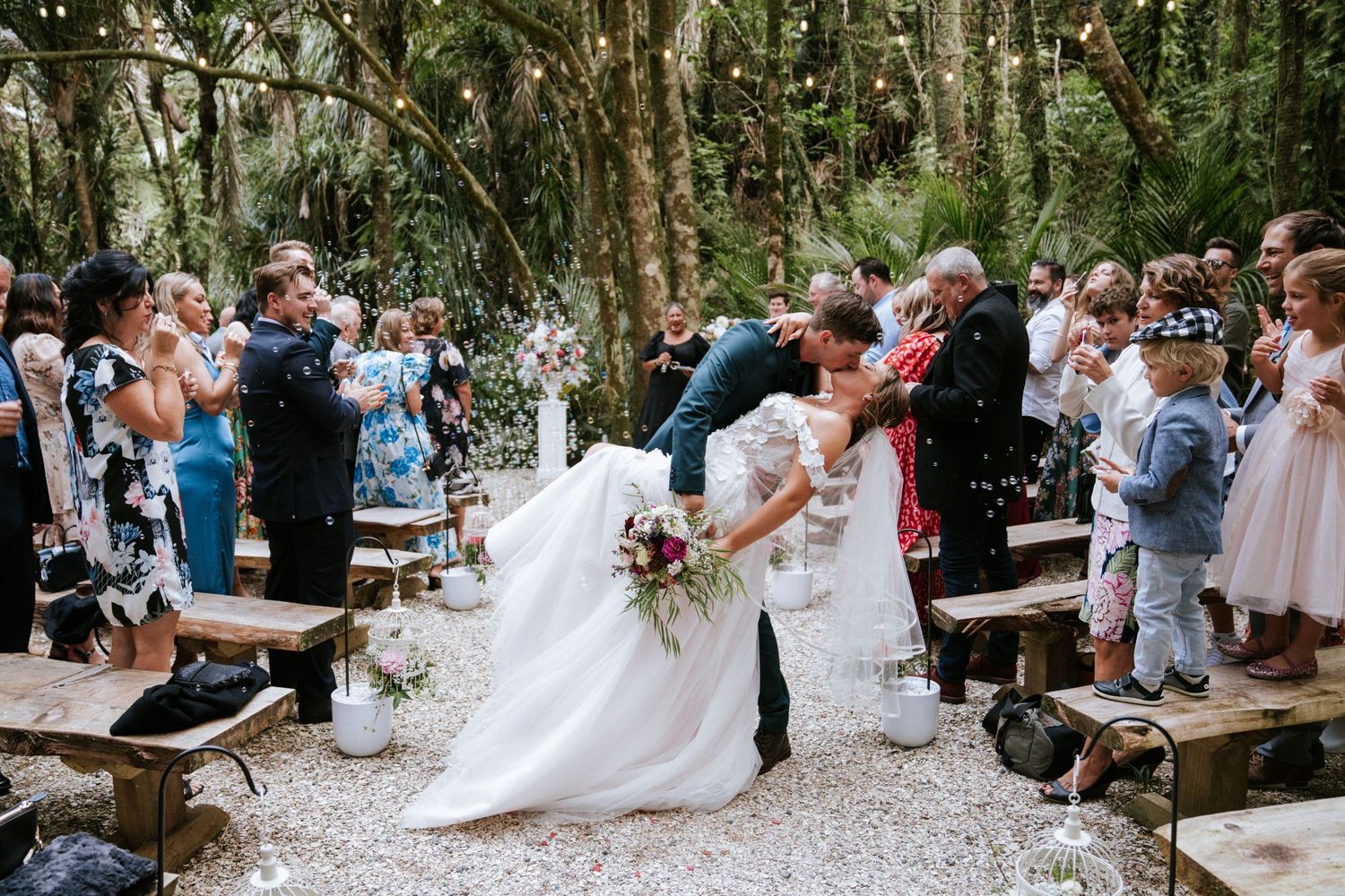 Bridgewater Estate, ceremony in the forest, first kiss