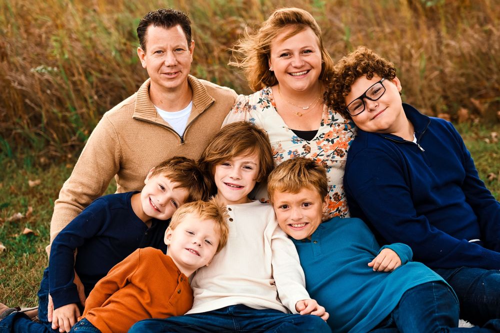 Family of 7 poses in fall.