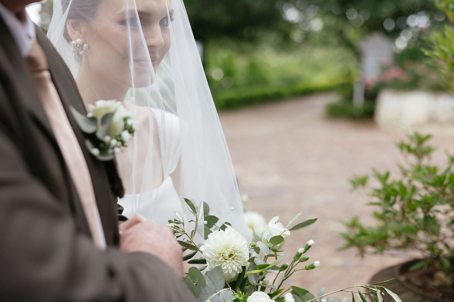 Wedding photographer Christene de Coning at Diamant Estate in Paarl with Deon Meiring and Masch dresses