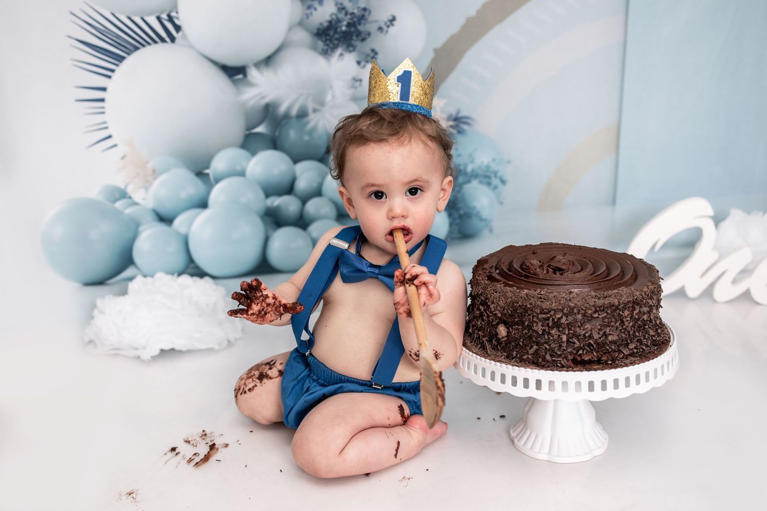 baby boy first birthday cake smash and splash blue balloon theme Tameside photographer photography