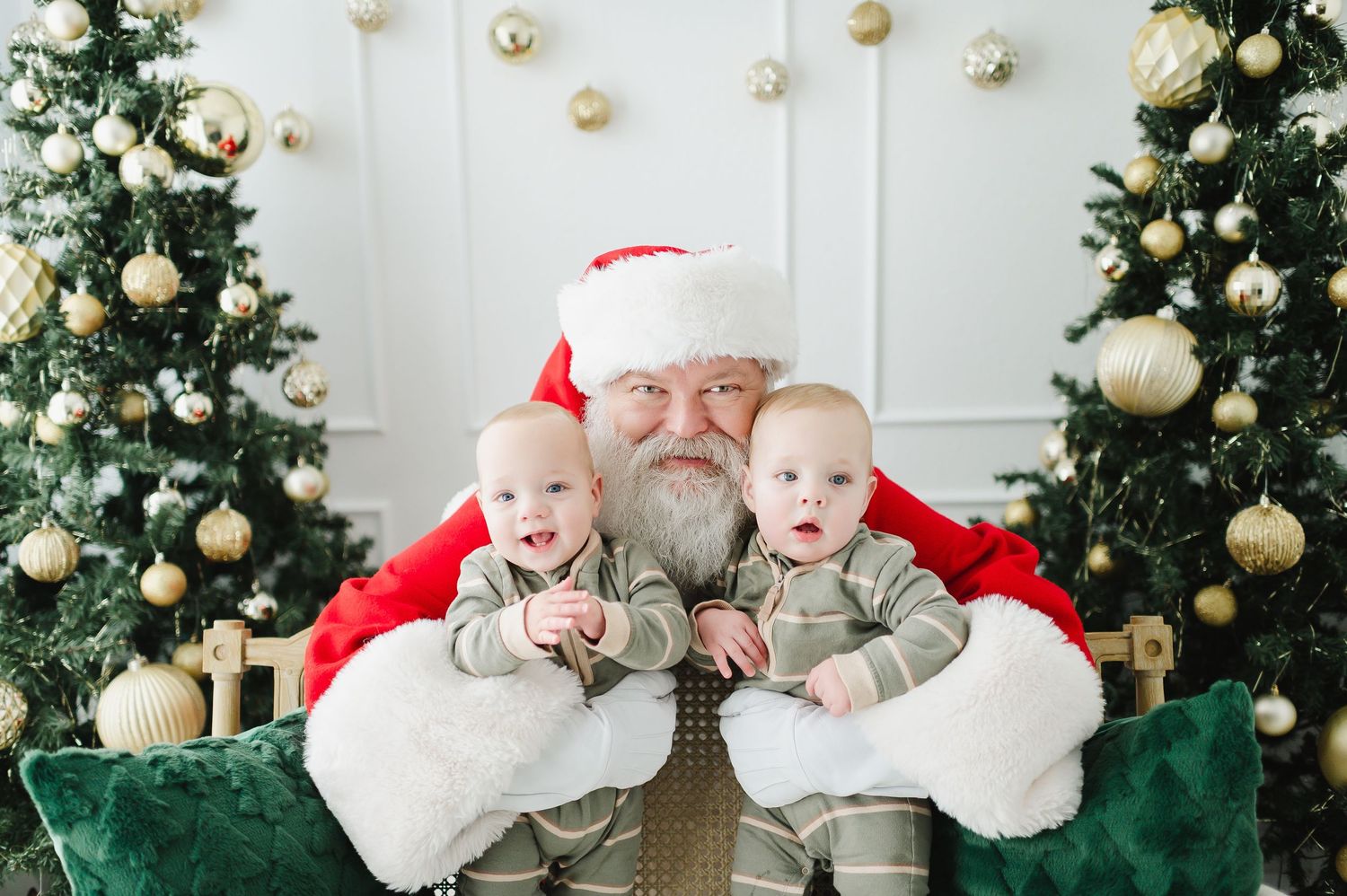 Santa Mini Session Photographer based in Centennial Colorado. Denver Colorado photographer for maternity, newborn, baby milestones & Family