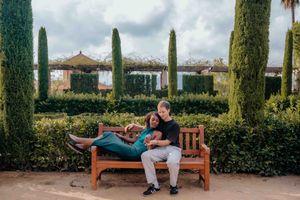 Natural couple portrait at Teatre Grec surrounded by greenery