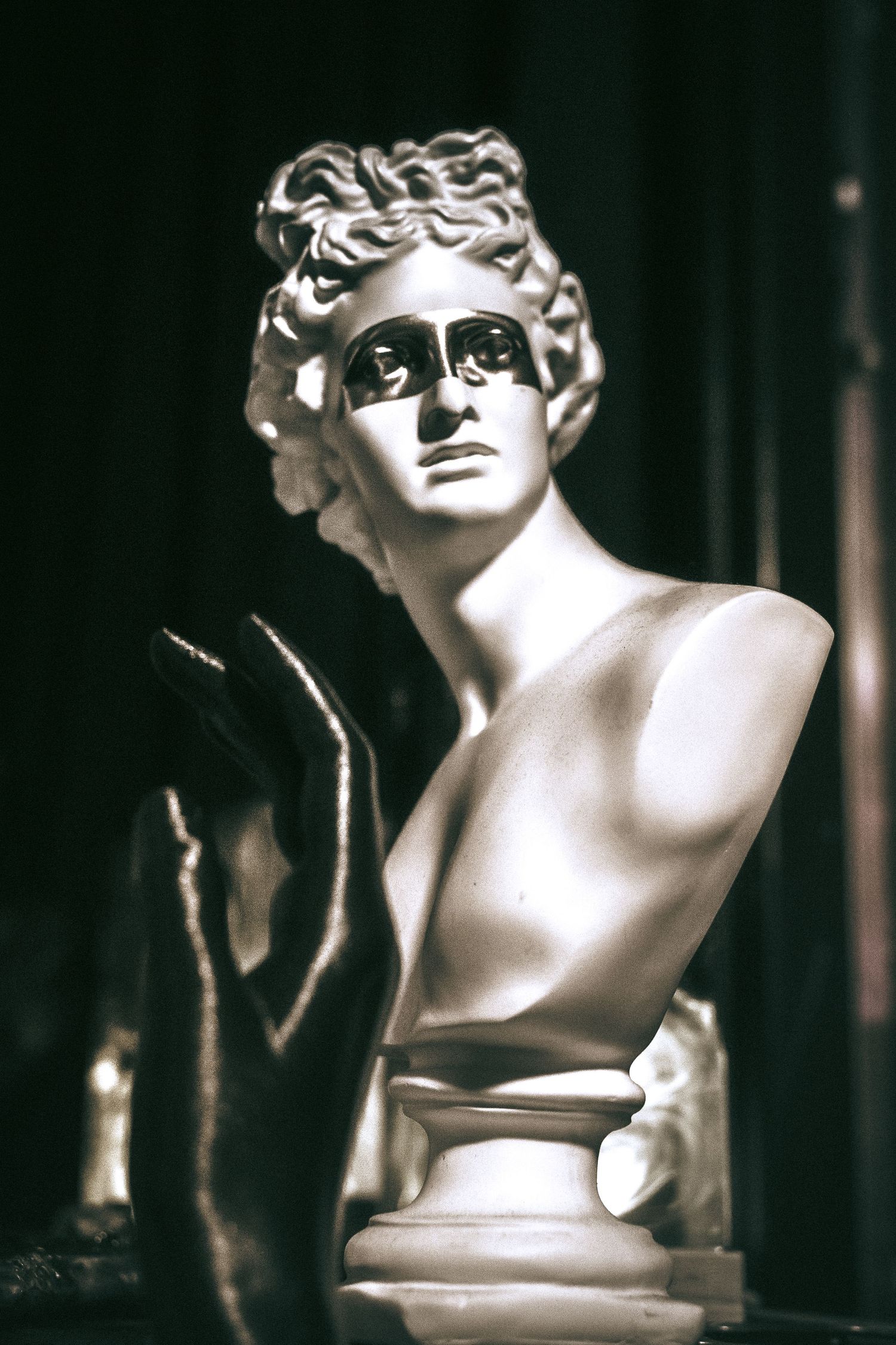 a black and white photo of a statue