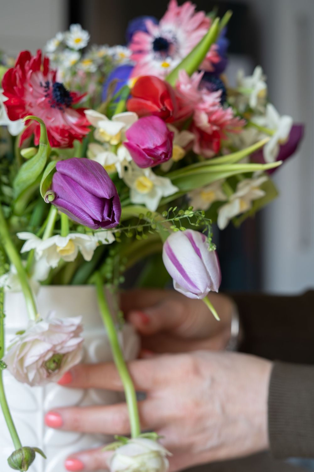 Arranging spring flowers