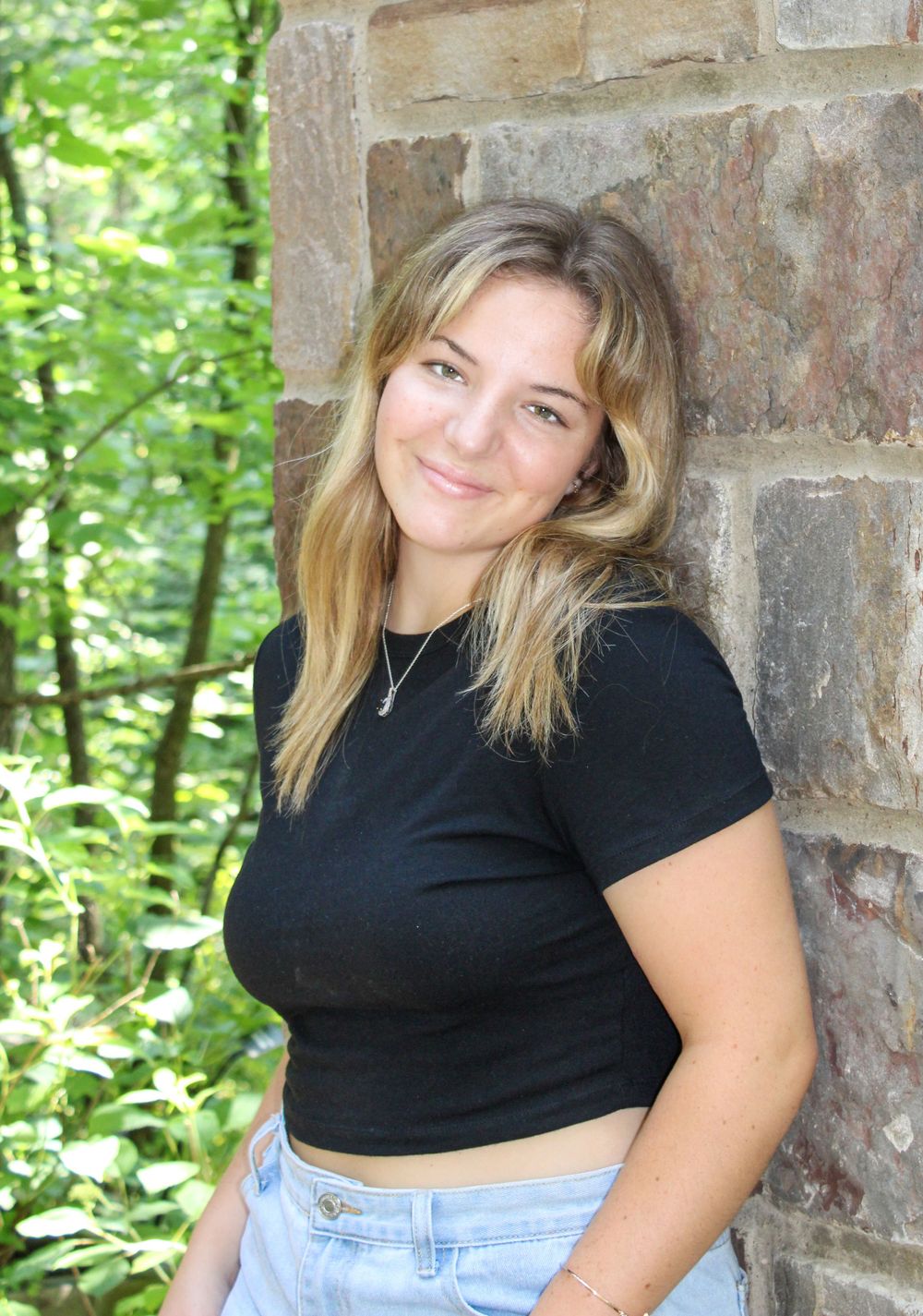 Senior picture photographed by Rhonda Kay Photography.