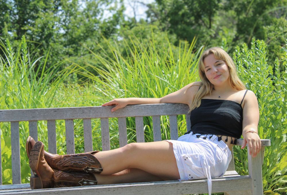 Senior picture photographed by Rhonda Kay Photography.
