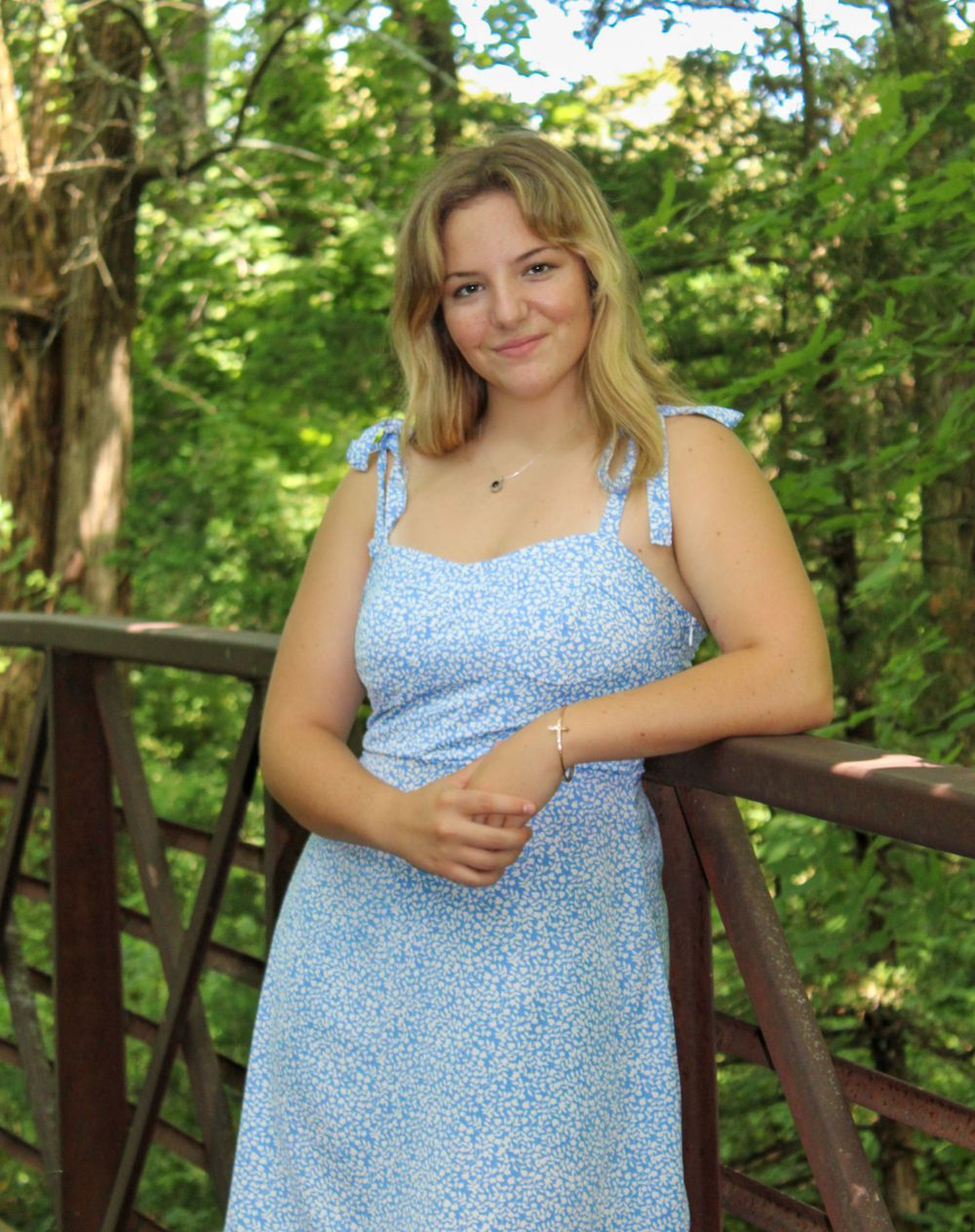 Senior picture photographed by Rhonda Kay Photography.