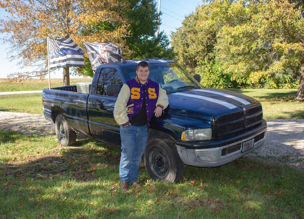 Senior picture photographed by Rhonda Kay Photography.